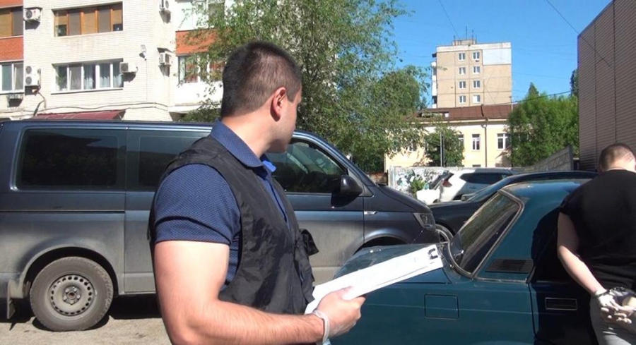 Попавшегося на взятке ФСБ саратовца осудят за нарушение тайны переписки