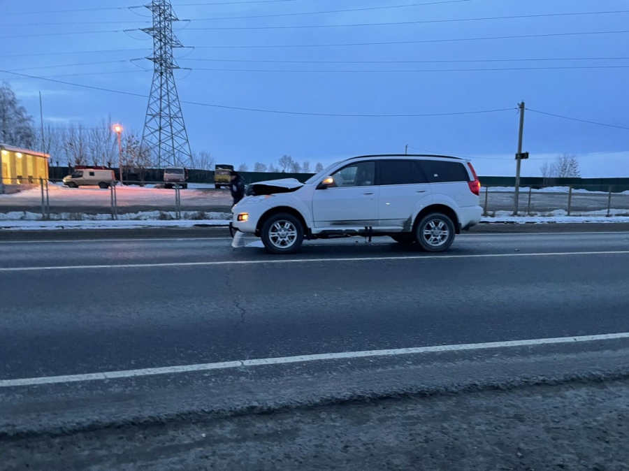На трассе под Петровском водитель внедорожника насмерть сбил женщину