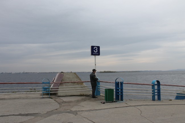 Полиция: Погибшая прыгнула с причала с сумкой и в сапогах