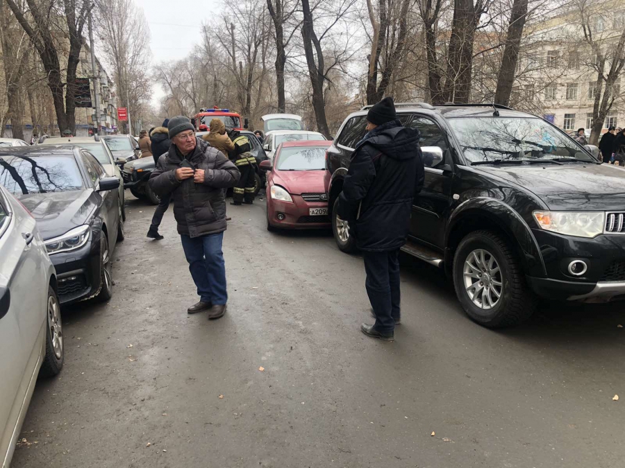 В центре Саратова столкнулись сразу 9 машин