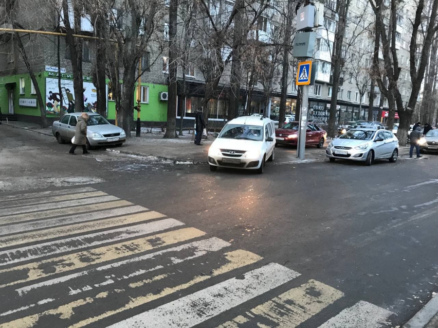 Столкновение 9 машин. Автоледи на «БМВ» врезалась в «Ниву» и в шоке давила на газ