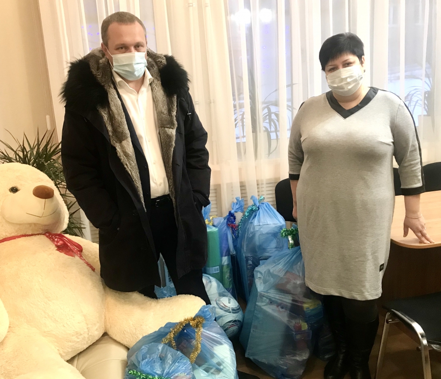 «Здоровое будущее»: социально-реабилитационному центру «Возвращение» переданы подарки для игр и развития детей