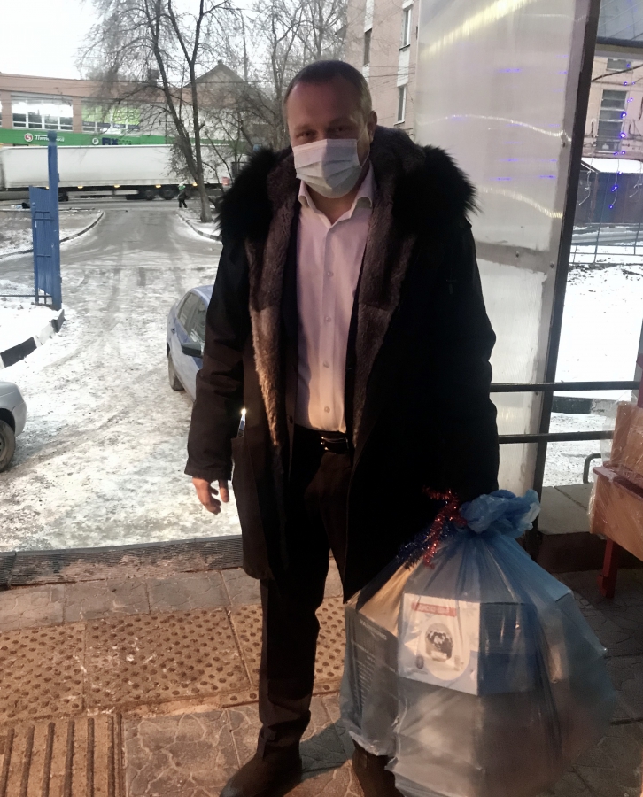 «Здоровое будущее»: социально-реабилитационному центру «Возвращение» переданы подарки для игр и развития детей