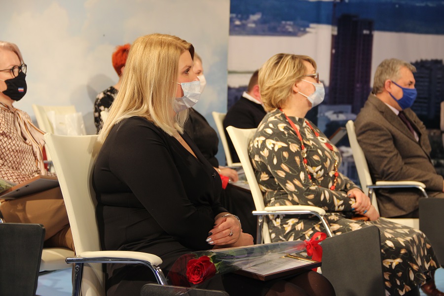 Губернатор Радаев отметил журналиста «Четвертой Власти» благодарственным письмом