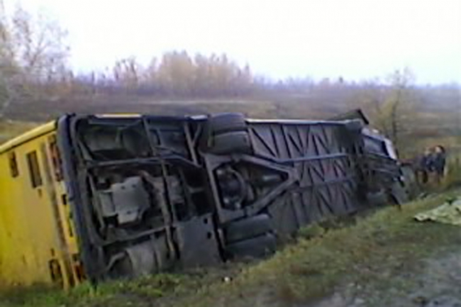 Под Саратовом столкнулись автобус и грузовик. Двое погибли