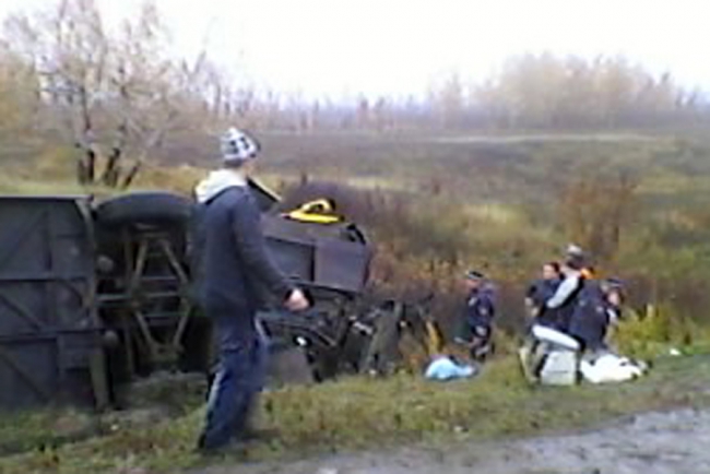 Под Саратовом столкнулись автобус и грузовик. Двое погибли