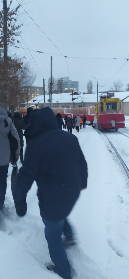 В Саратове снегопад вызвал затяжные перебои в работе трамваев