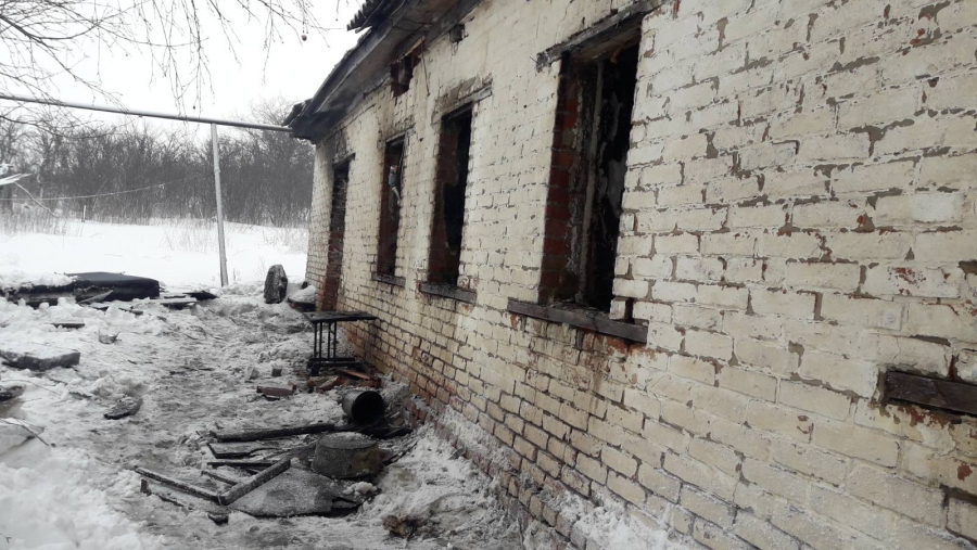 Житель Бобылевки не успел выбраться из дома и сгорел возле двери