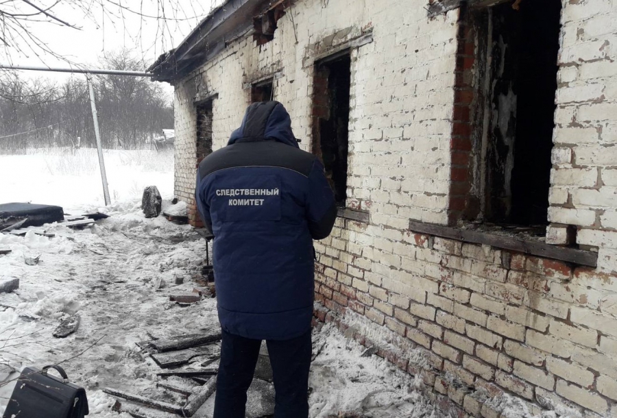 Житель Бобылевки не успел выбраться из дома и сгорел возле двери