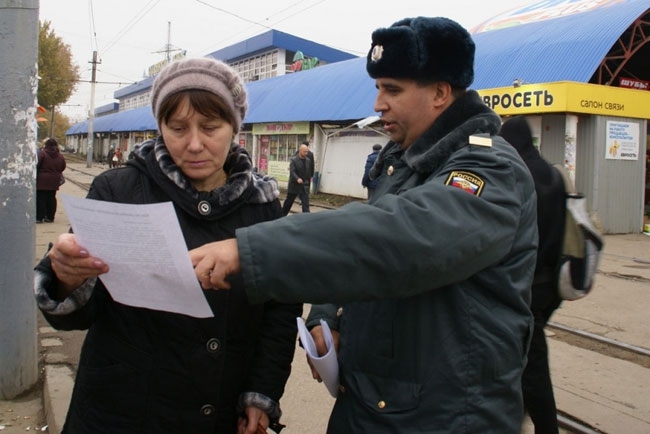 Полицейские Саратова раздали 1500 листовок о мошенничествах
