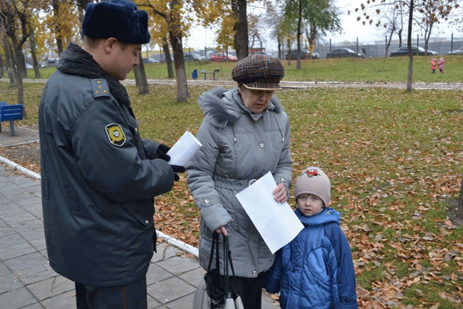 Полицейские Саратова раздали 1500 листовок о мошенничествах