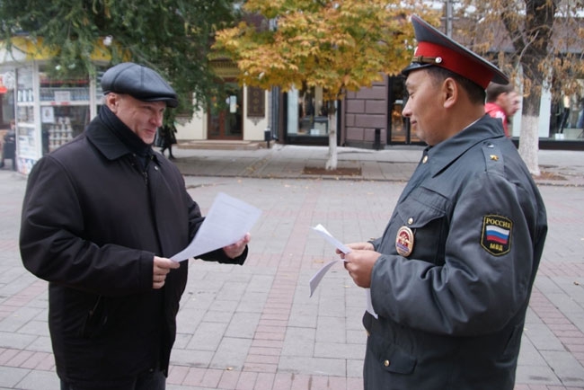 Полицейские Саратова раздали 1500 листовок о мошенничествах