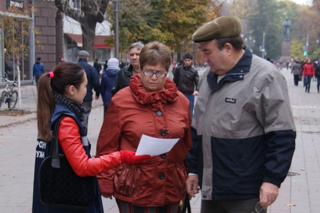 Полицейские Саратова раздали 1500 листовок о мошенничествах