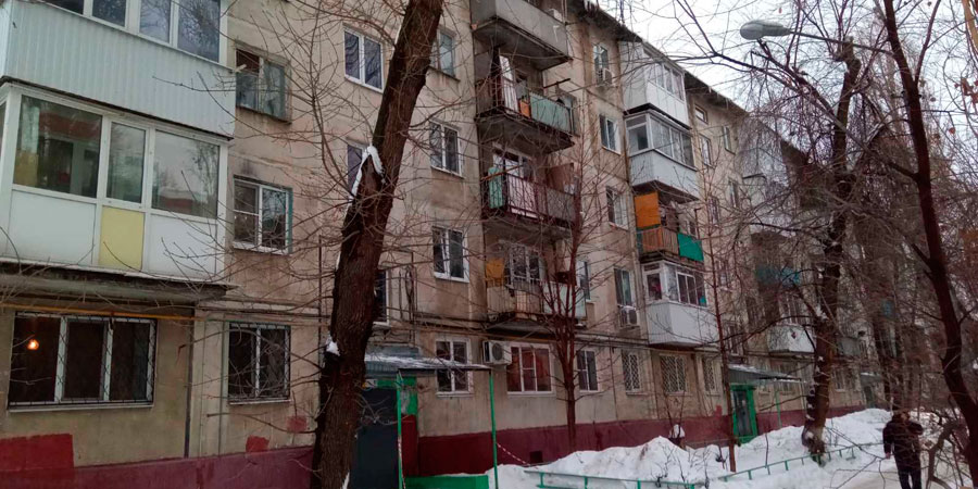 К гибели мальчика на Азина привела наледь на балконе