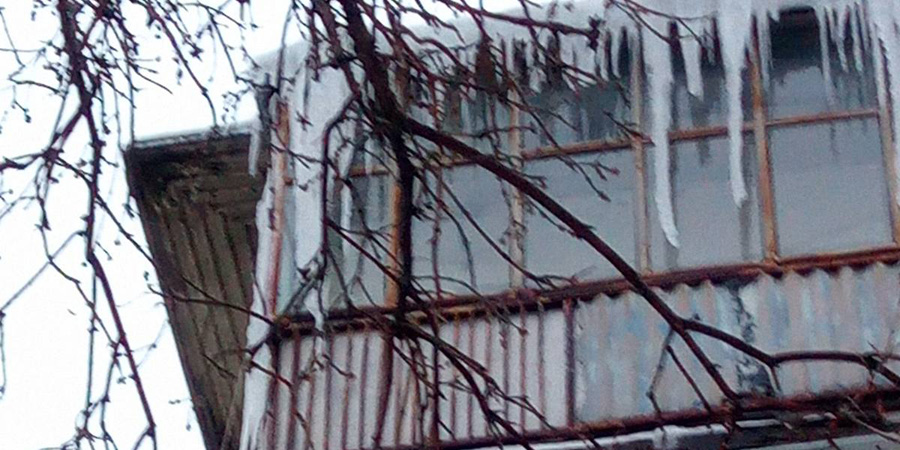 К гибели мальчика на Азина привела наледь на балконе
