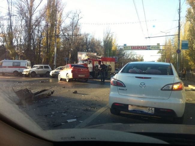 Проспект 50 лет Октября блокирован из-за двух ДТП