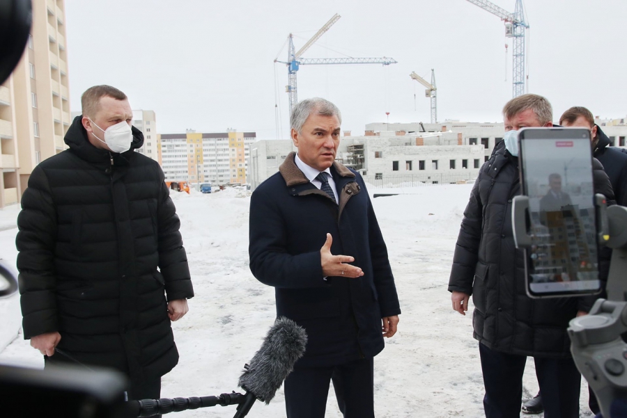 Володин поручил мэру Исаеву искать деньги на новую поликлинику в микрорайоне САЗ