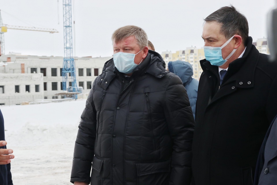 Володин поручил мэру Исаеву искать деньги на новую поликлинику в микрорайоне САЗ