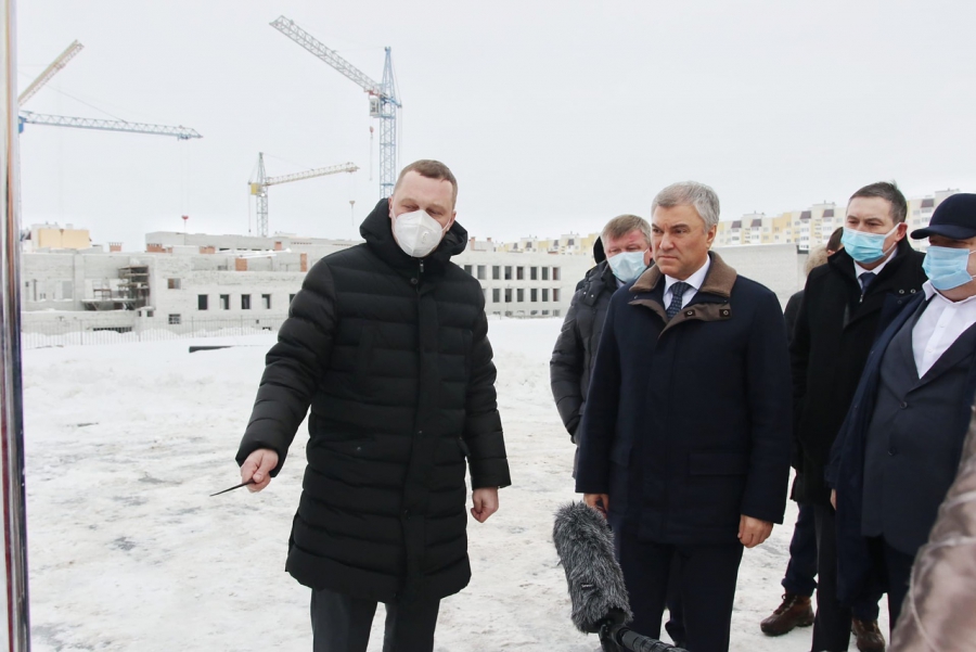 Володин поручил мэру Исаеву искать деньги на новую поликлинику в микрорайоне САЗ