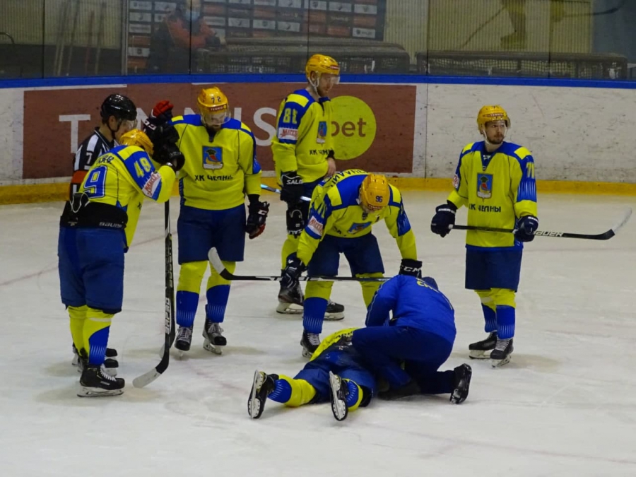 «Кристалл» довел победную серию до пяти матчей