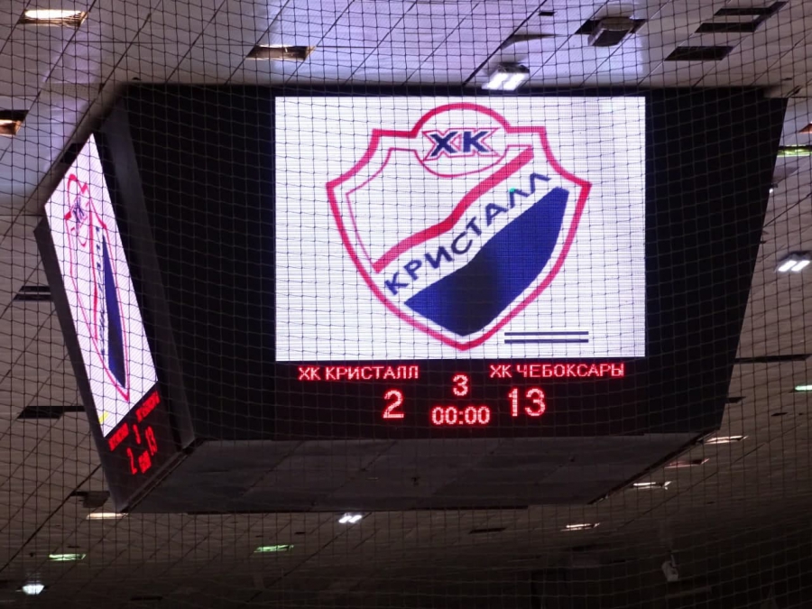 «Кристалл» довел победную серию до пяти матчей