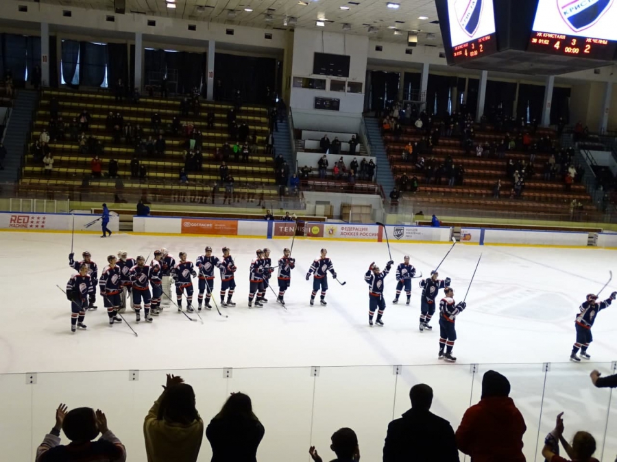 «Кристалл» довел победную серию до пяти матчей