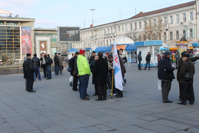 По проспекту Кирова прошла колонна не испугавшихся граждан