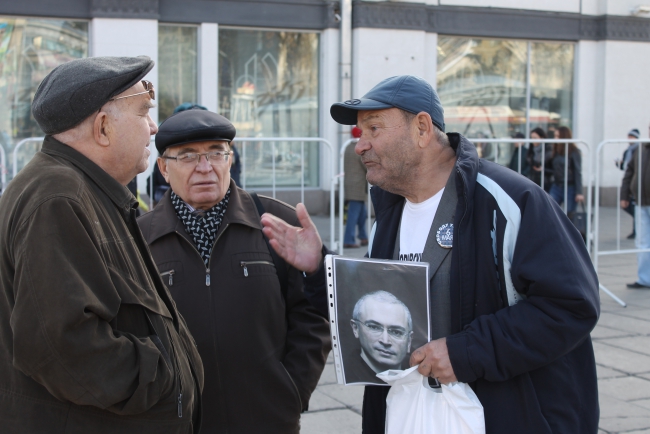 По проспекту Кирова прошла колонна не испугавшихся граждан