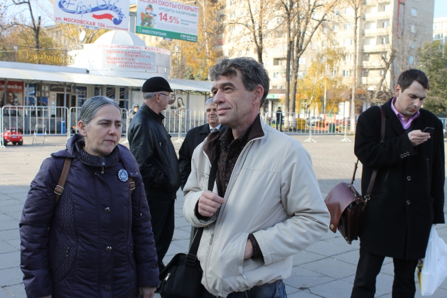 По проспекту Кирова прошла колонна не испугавшихся граждан