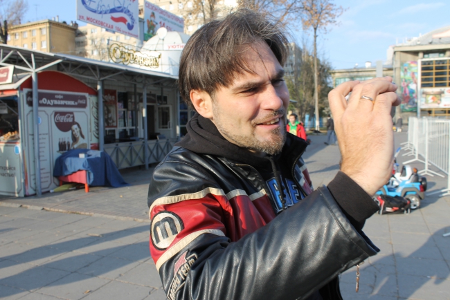 По проспекту Кирова прошла колонна не испугавшихся граждан