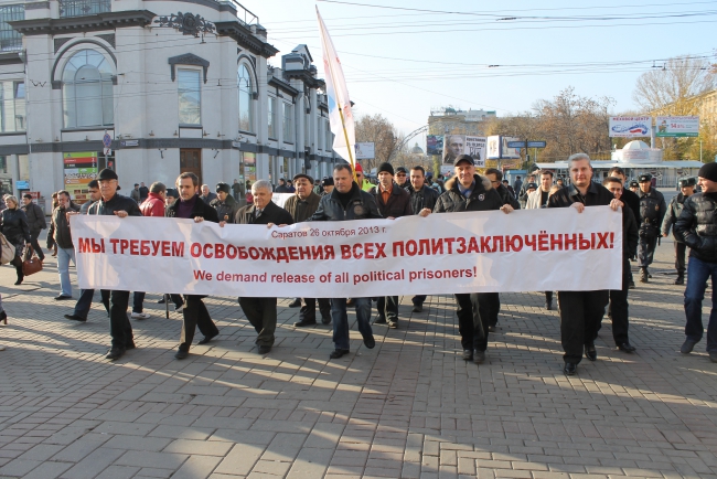 По проспекту Кирова прошла колонна не испугавшихся граждан