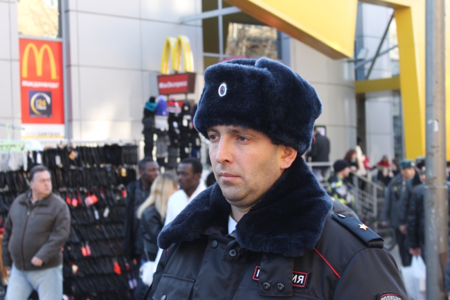 По проспекту Кирова прошла колонна не испугавшихся граждан