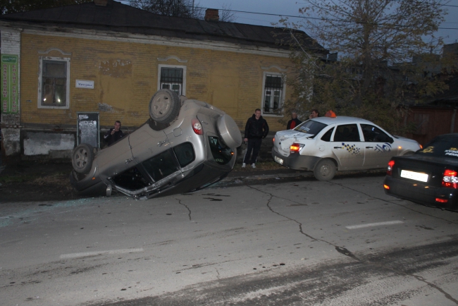 Перевернутая семерка ночью. Дтп кочкурово-саранск 20. Ваз 2107 опер разбитая. Авария восточная- первомайская. Авария на красноперекопском мосту в ярославле.