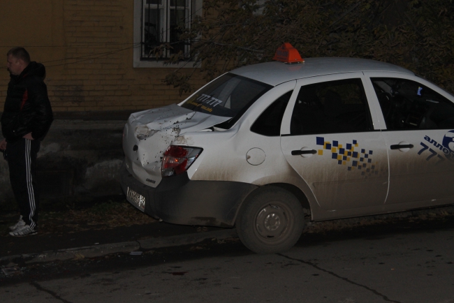 На Мичурина «семерка» перевернула внедорожник