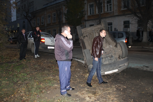 На Мичурина «семерка» перевернула внедорожник