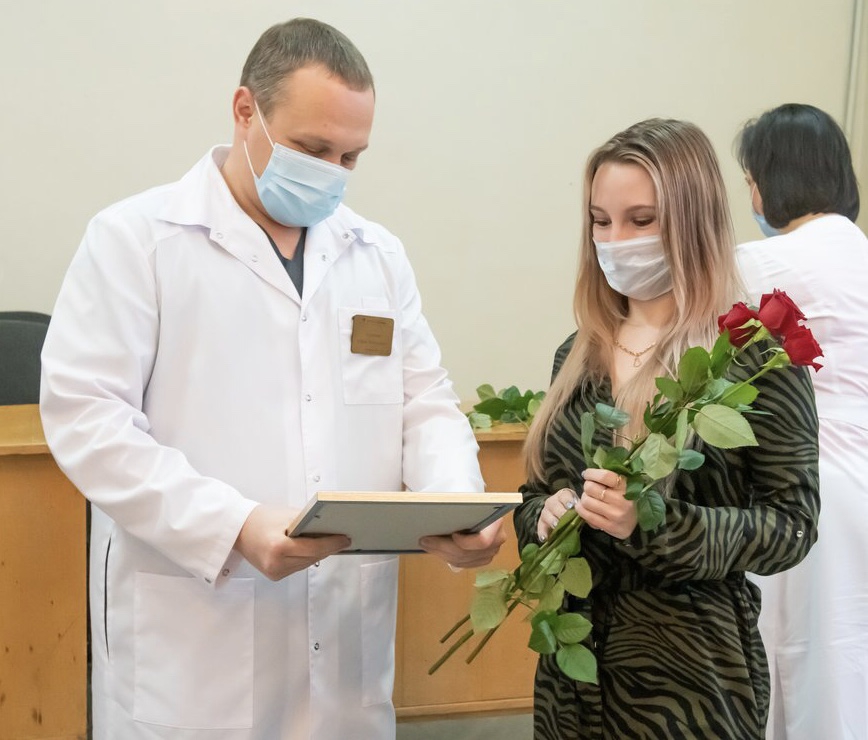 Сотрудникам 8-й городской больницы вручили награды регионального и российского Минздрава