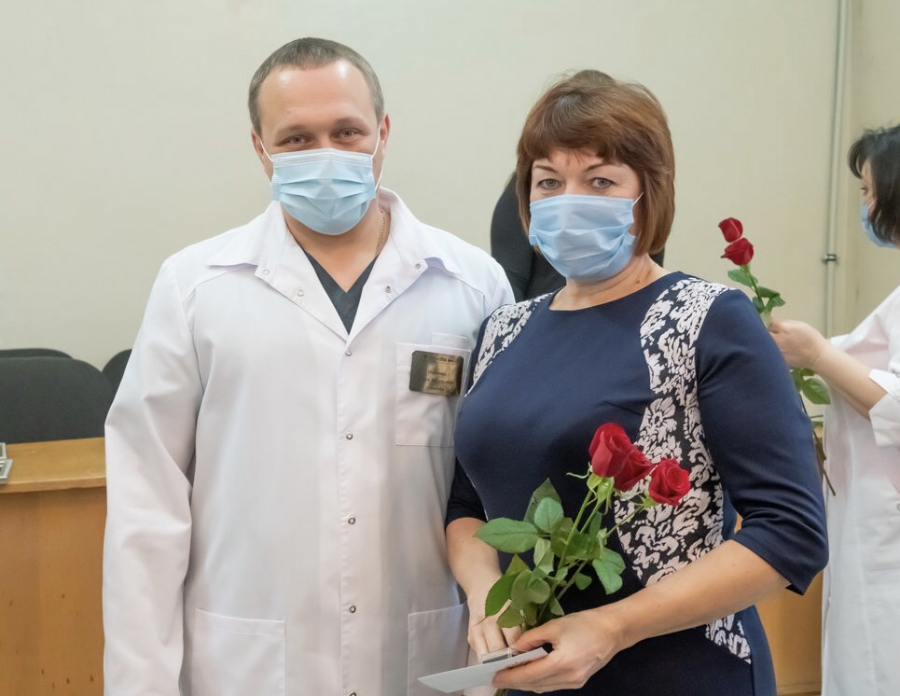 Сотрудникам 8-й городской больницы вручили награды регионального и российского Минздрава