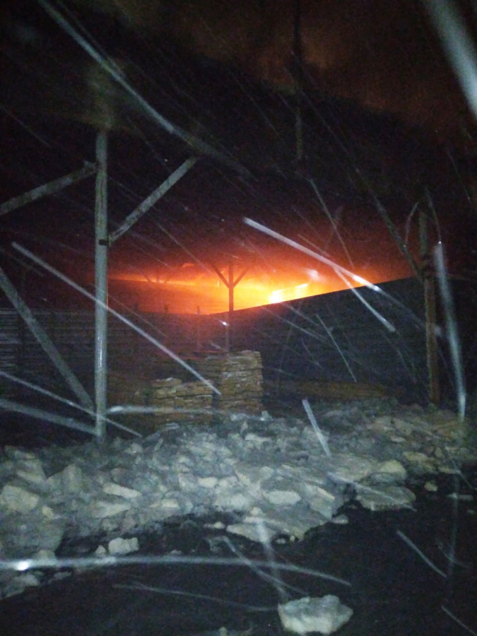 В Ленинском районе загорелся склад со спортивным оборудованием