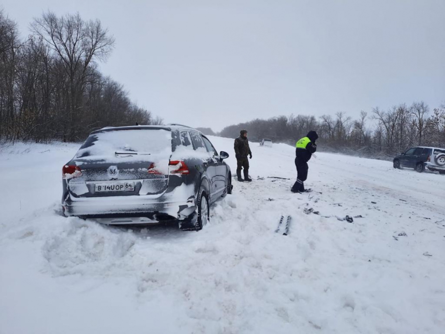 В Балаковском районе 2 человека пострадали в лобовом ДТП