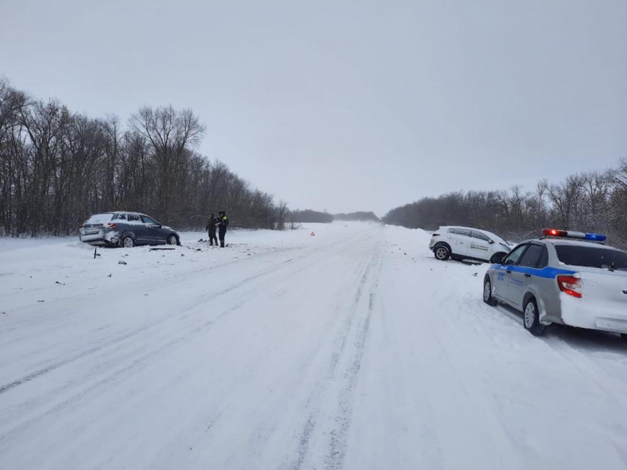 В Балаковском районе 2 человека пострадали в лобовом ДТП