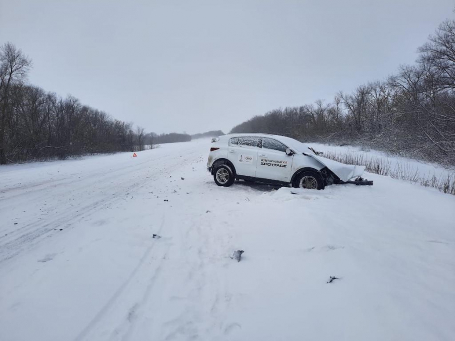 В Балаковском районе 2 человека пострадали в лобовом ДТП