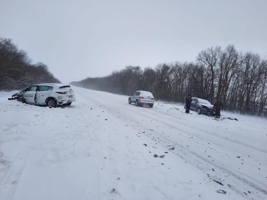 В Балаковском районе 2 человека пострадали в лобовом ДТП