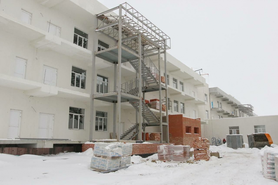 Володин потребовал сдать инфекционную больницу к 1 июля и обеспечить врачей жильем