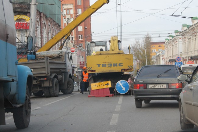 Ремонтные работы у здания правительства препятствуют движению транспорта
