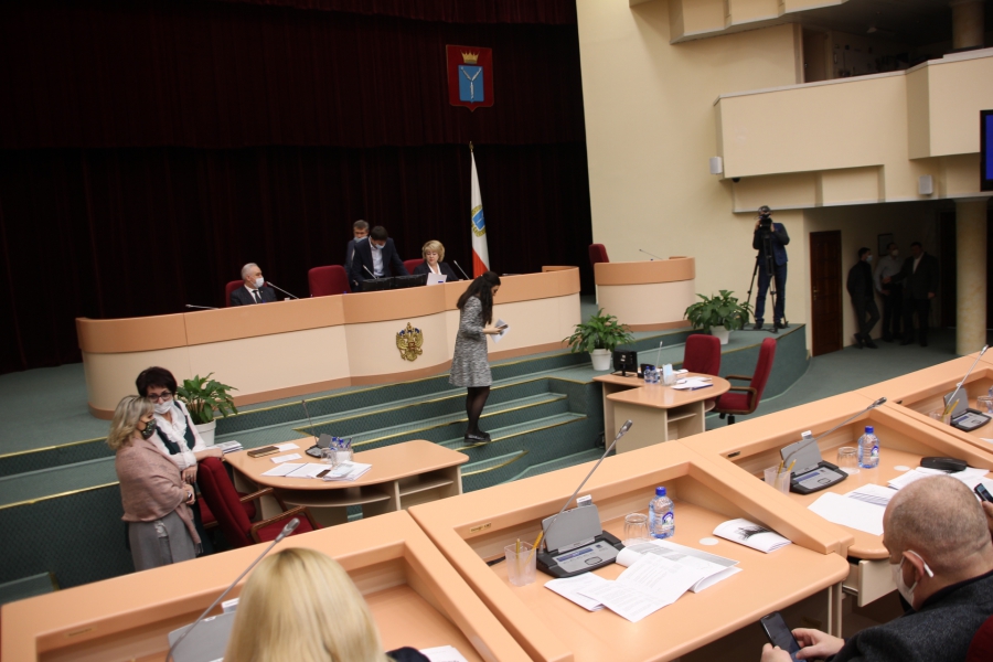 Депутаты освобождают 110 предприятий Саратовской области от уплаты налога на имущество