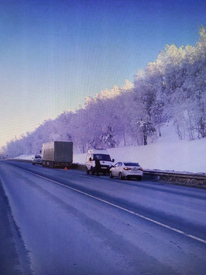 Под Хвалынском девушка на «Киа» врезалась в попутную фуру