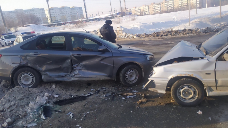 В Солнечном четырехлетний мальчик пострадал в столкновении двух «Лад»
