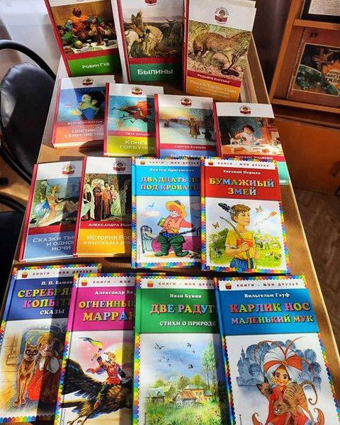 Благодаря Плеханову библиотека села Безымянка получила наборы детской литературы