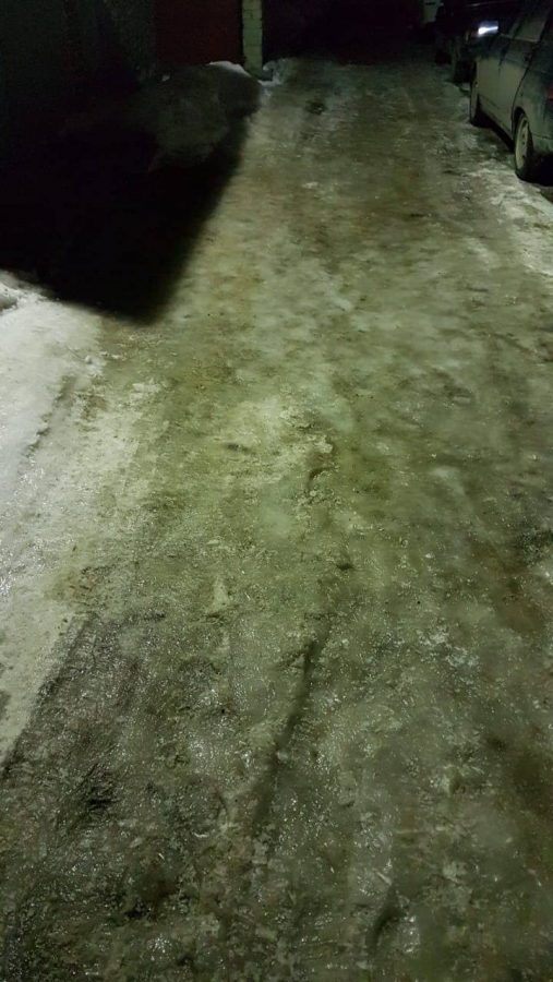 Саратовец получил сотрясение мозга после падения на льду во дворе многоэтажки