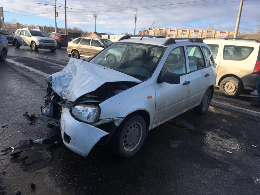 На 1-м проезде Танкистов два человека пострадали в массовом ДТП